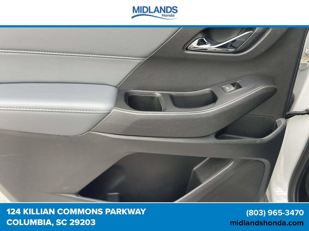 Used 2020 Chevrolet Traverse LT FWD image 14