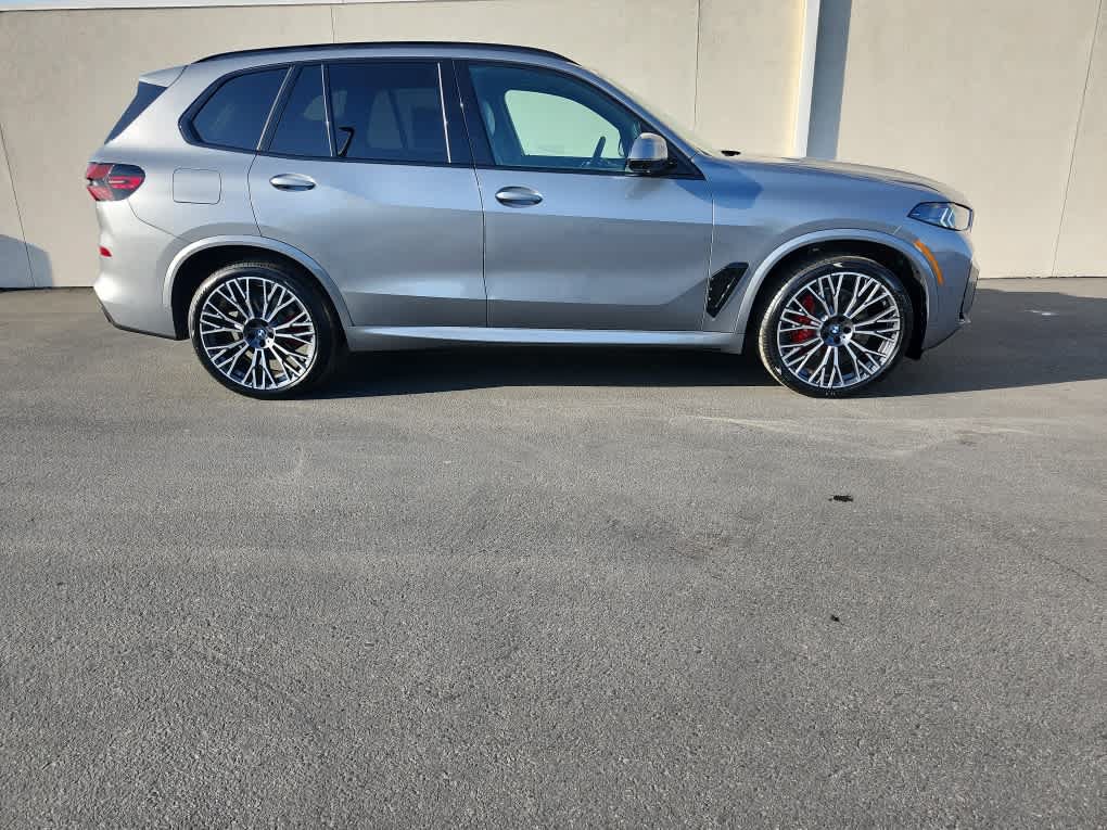 New 2026 BMW X5 sDrive40i w/ M Sport Package RWD image 3