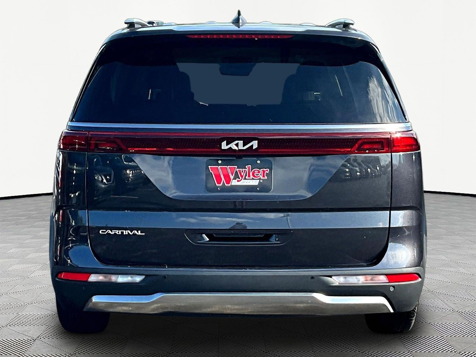 Used 2023 Kia Carnival SX FWD image 5