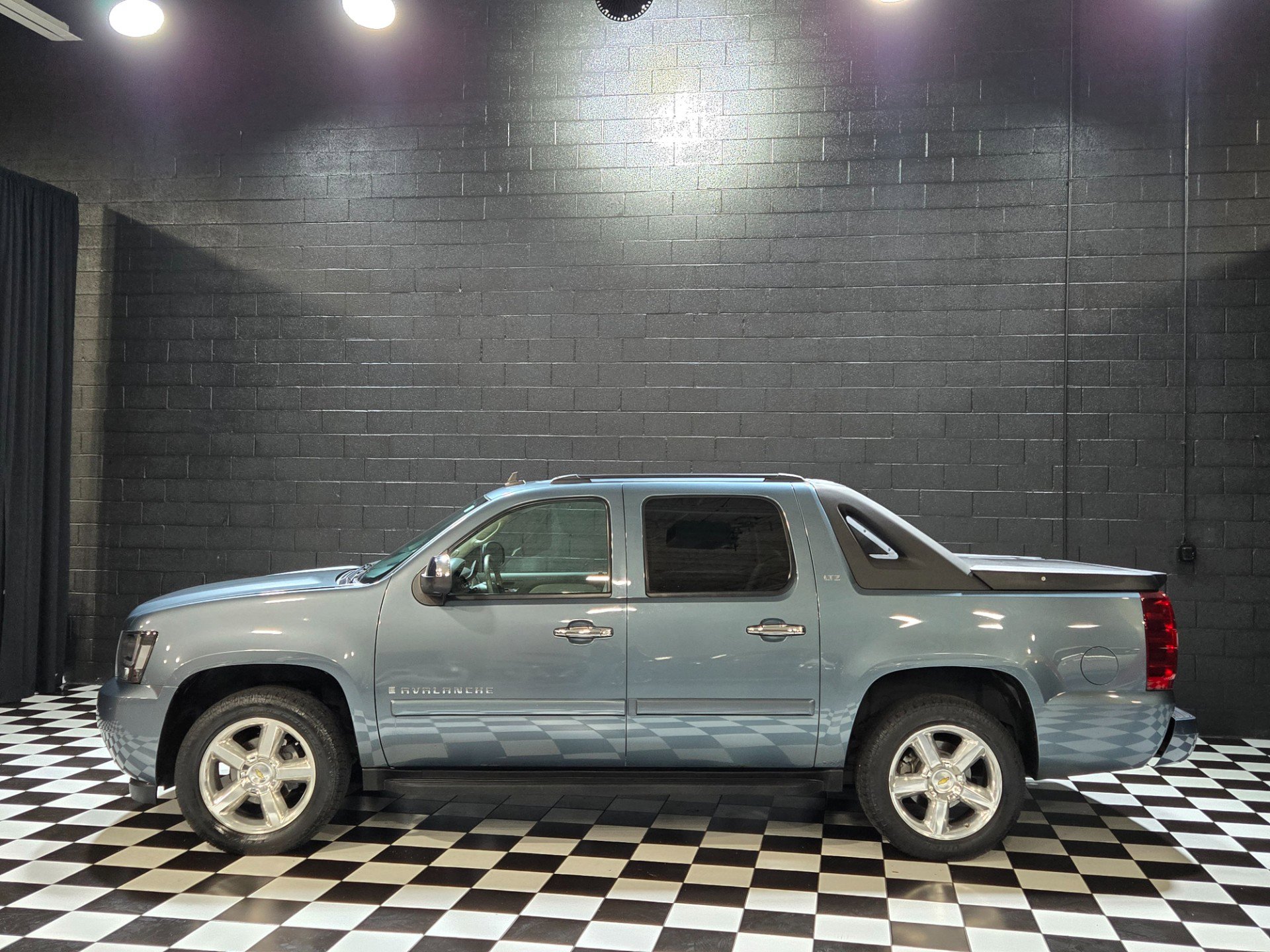 Used 2008 Chevrolet Avalanche LTZ w/ LTZ Preferred Equipment Group image 18