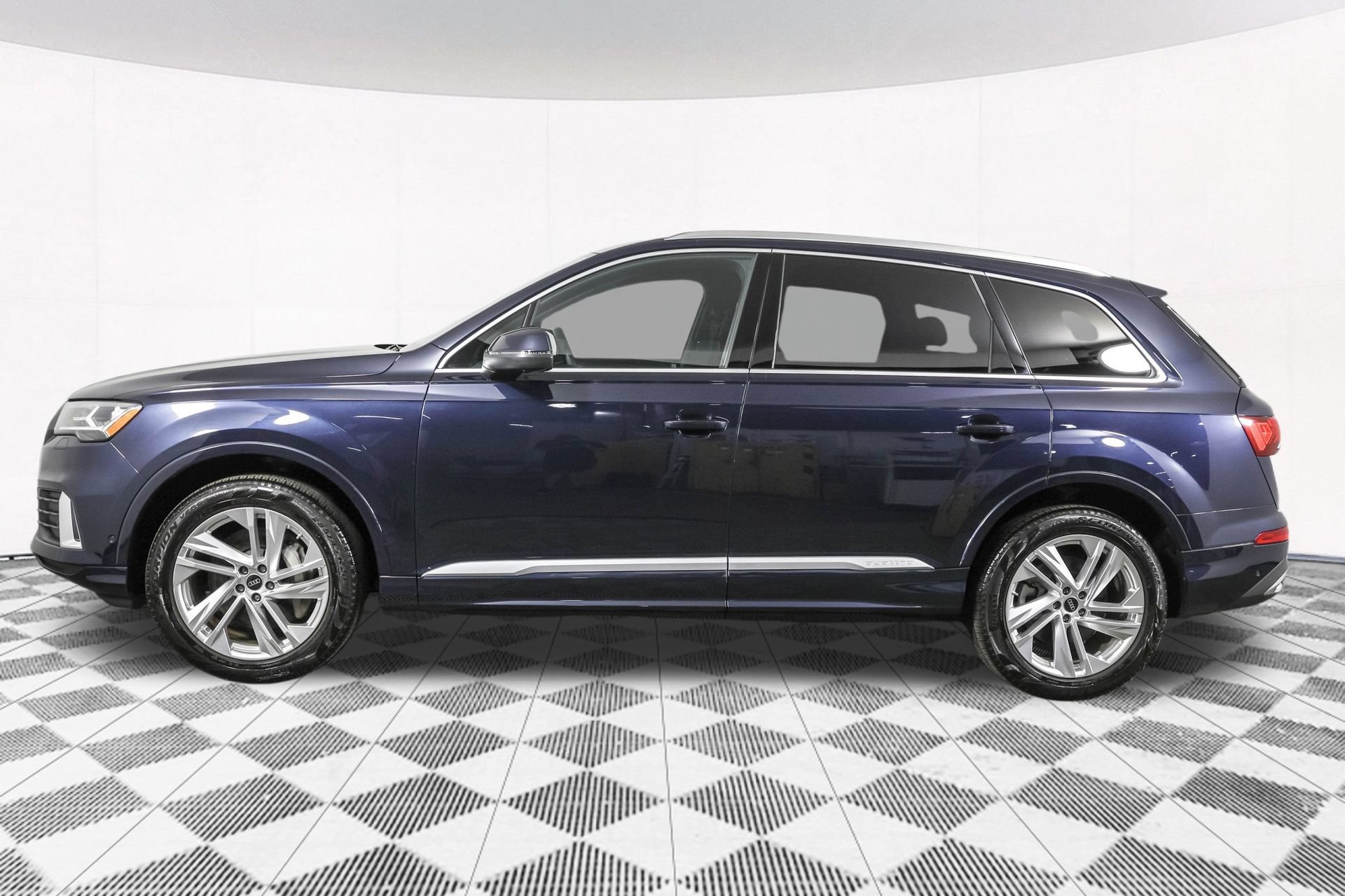 Used 2023 Audi Q7 2.0T Premium w/ Convenience Package AWD/4WD image 19