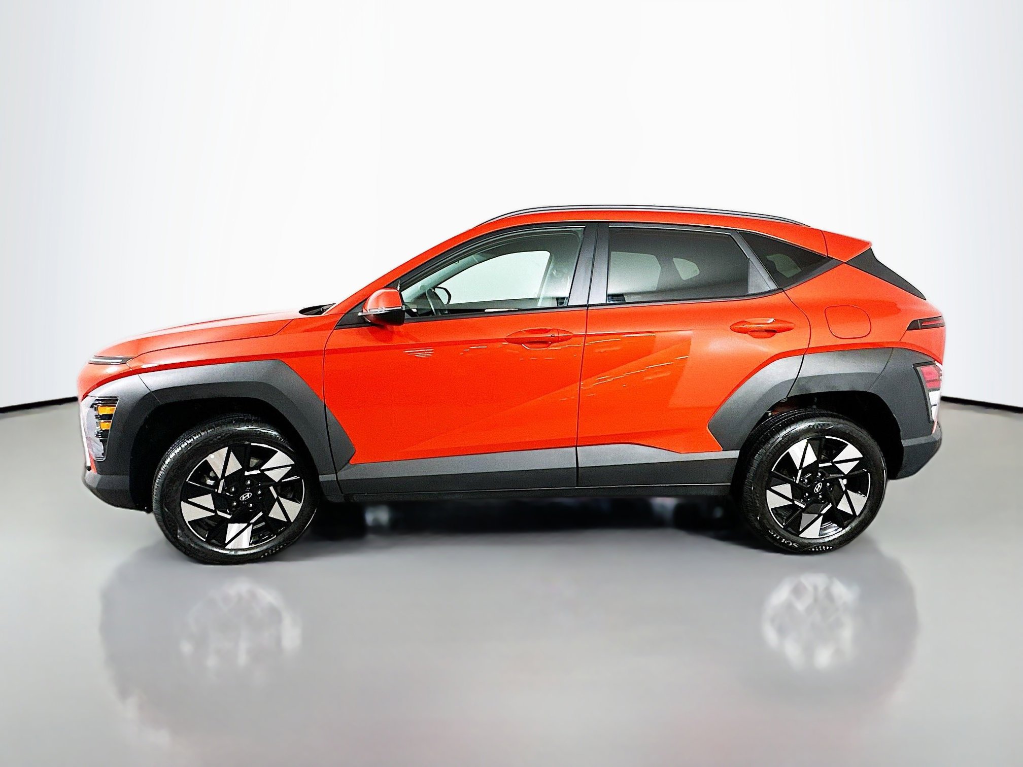 Used 2025 Hyundai Kona SEL AWD/4WD image 4