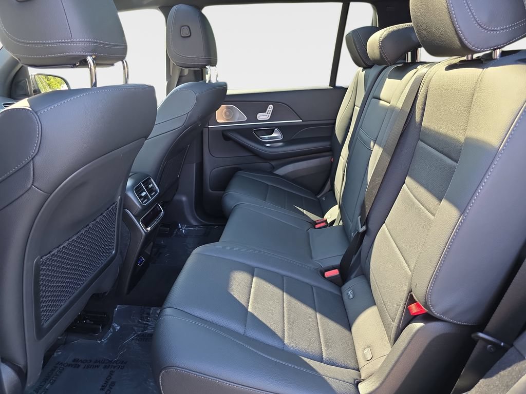 Used 2025 Mercedes-Benz GLS 450 4MATIC w/ AMG Line Exterior image 17