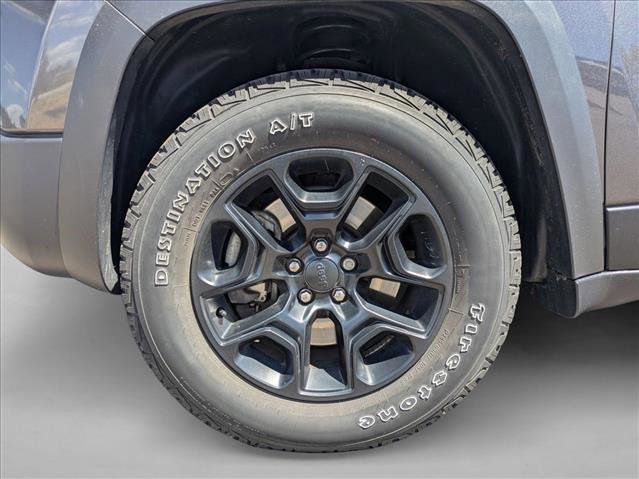 Used 2019 Jeep Cherokee Trailhawk w/ Comfort/Convenience Group AWD/4WD image 26