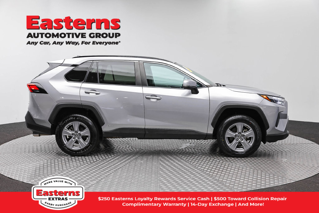 Used 2022 Toyota RAV4 XLE w/ Convenience Package AWD/4WD image 5