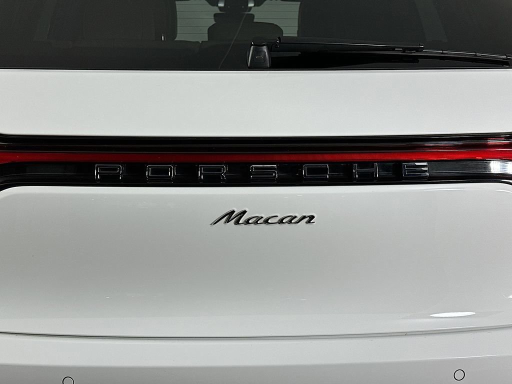 Certified 2023 Porsche Macan AWD/4WD image 35