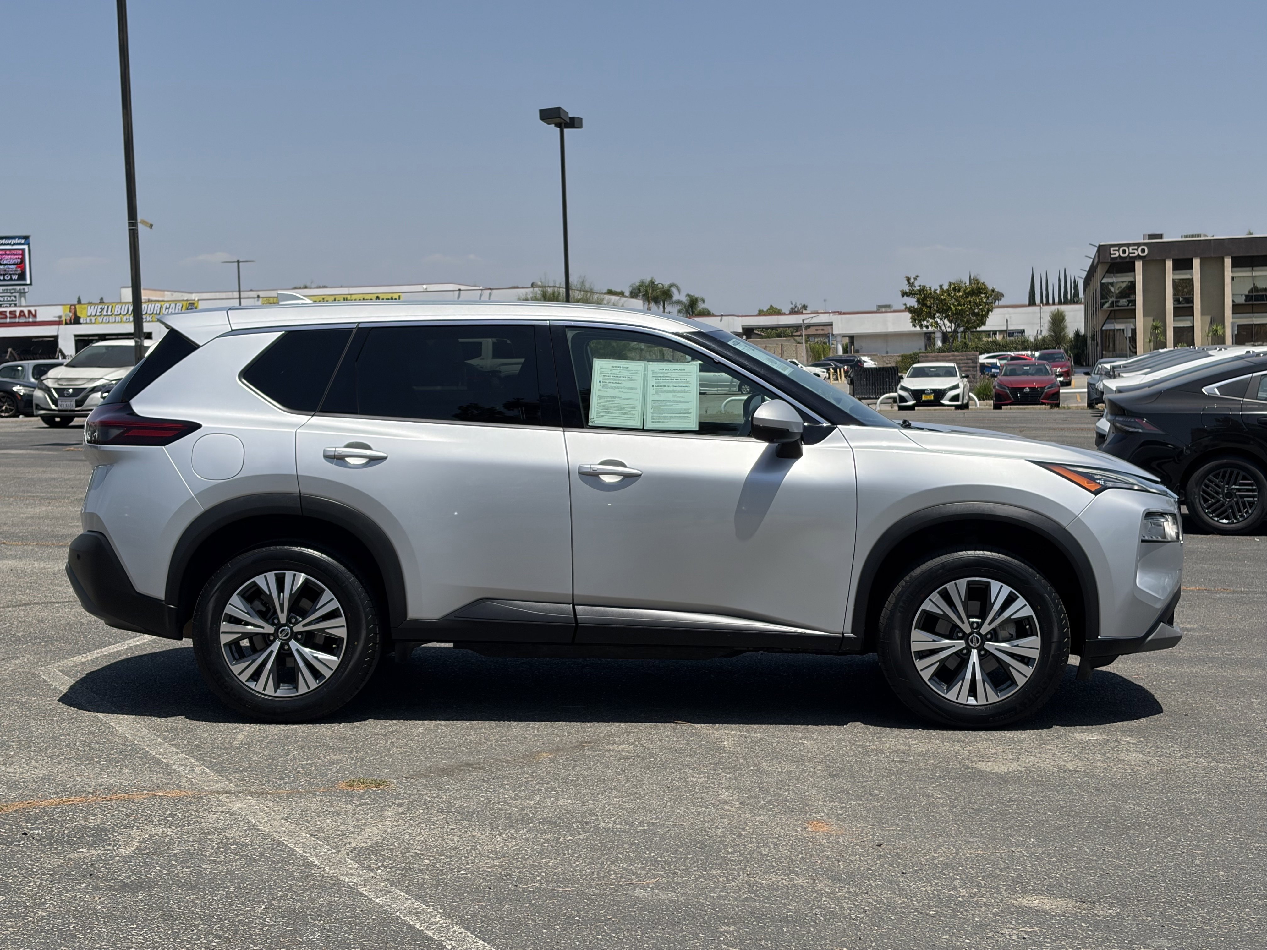 Used 2021 Nissan Rogue SV FWD image 8
