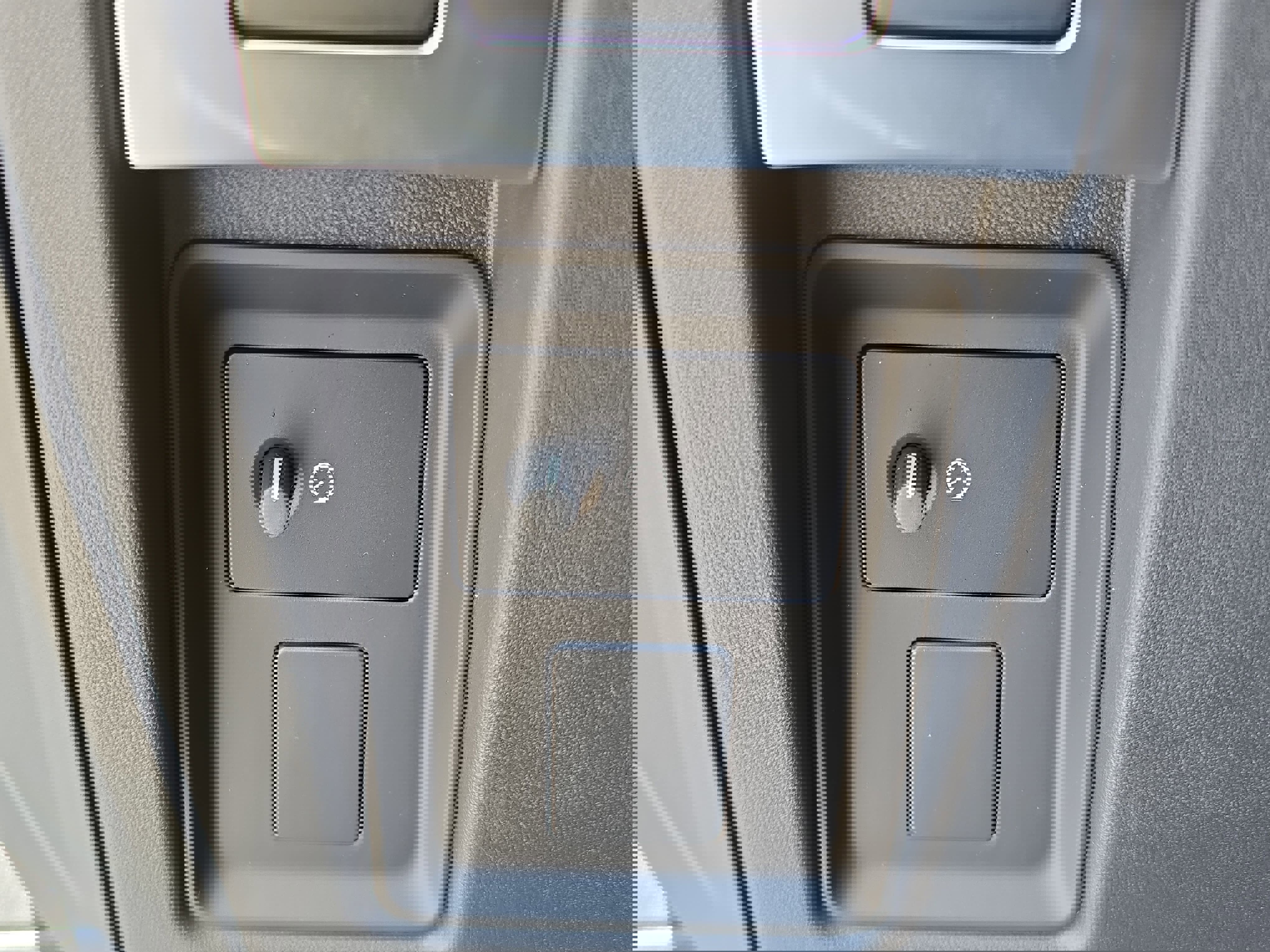 New 2025 Land Rover Defender 110 S image 24