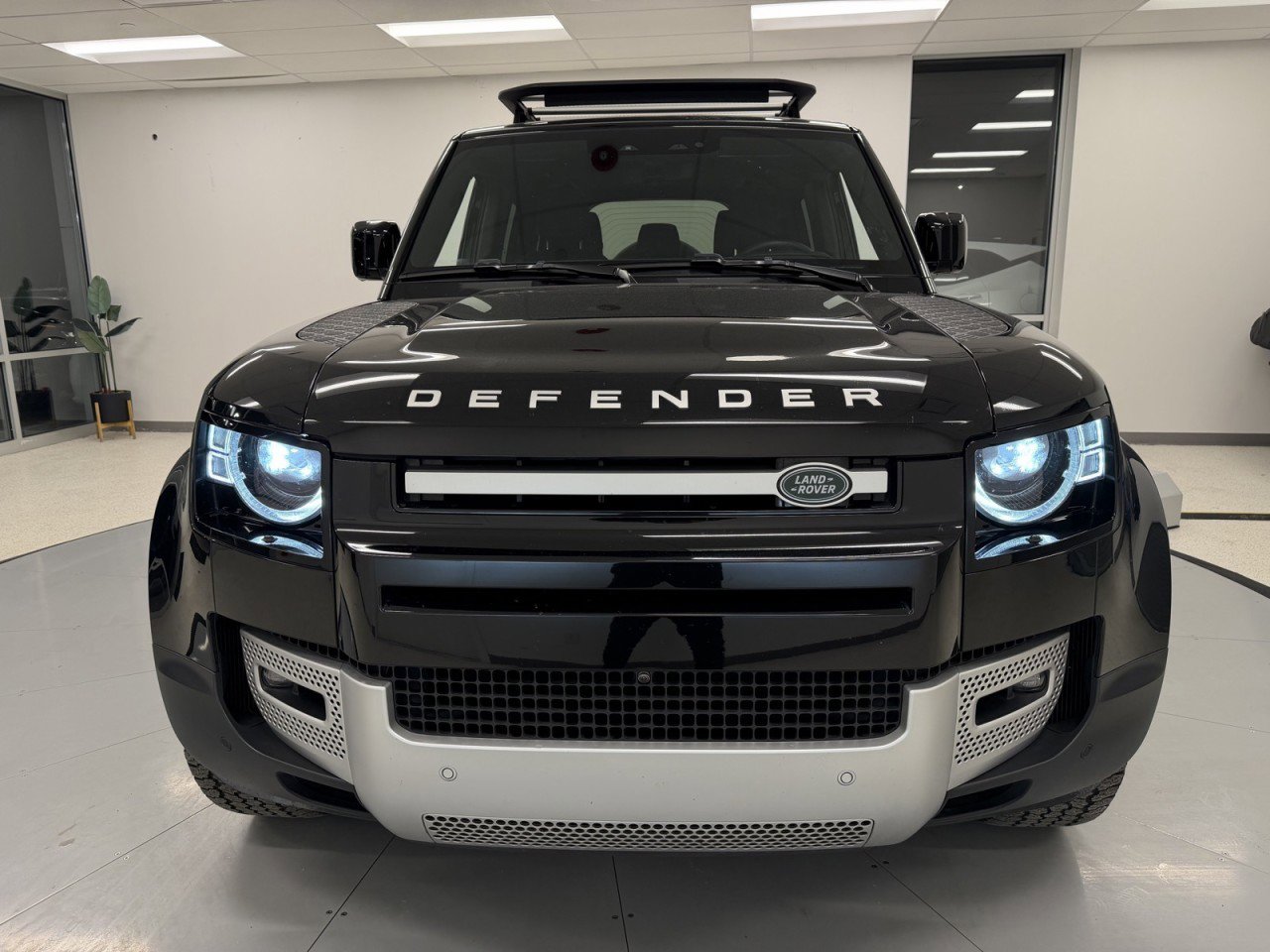 Used 2025 Land Rover Defender 110 S image 63