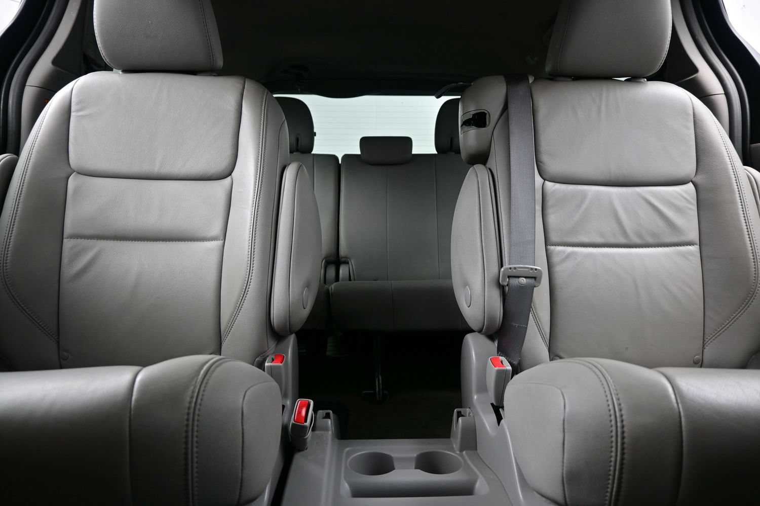 Used 2018 Toyota Sienna XLE FWD image 16