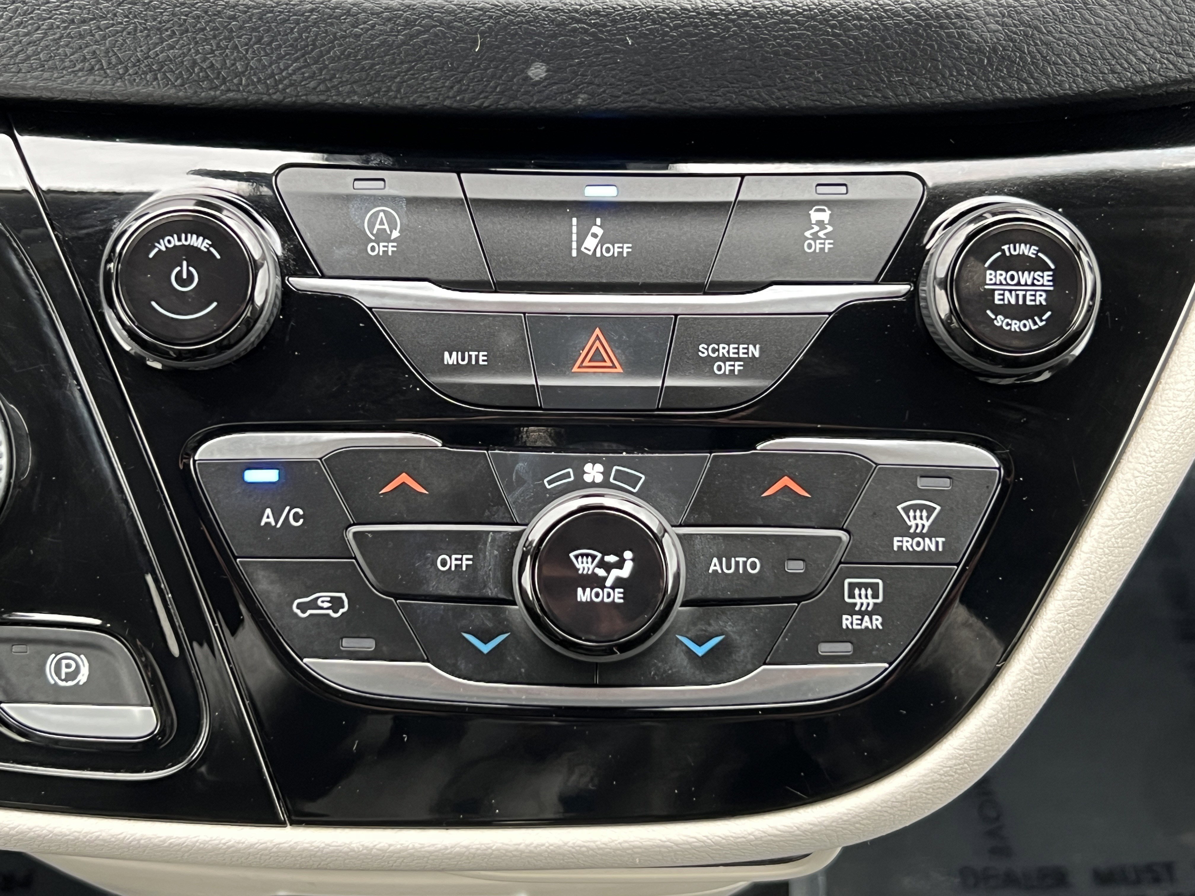 Used 2022 Chrysler Pacifica Touring-L FWD image 30