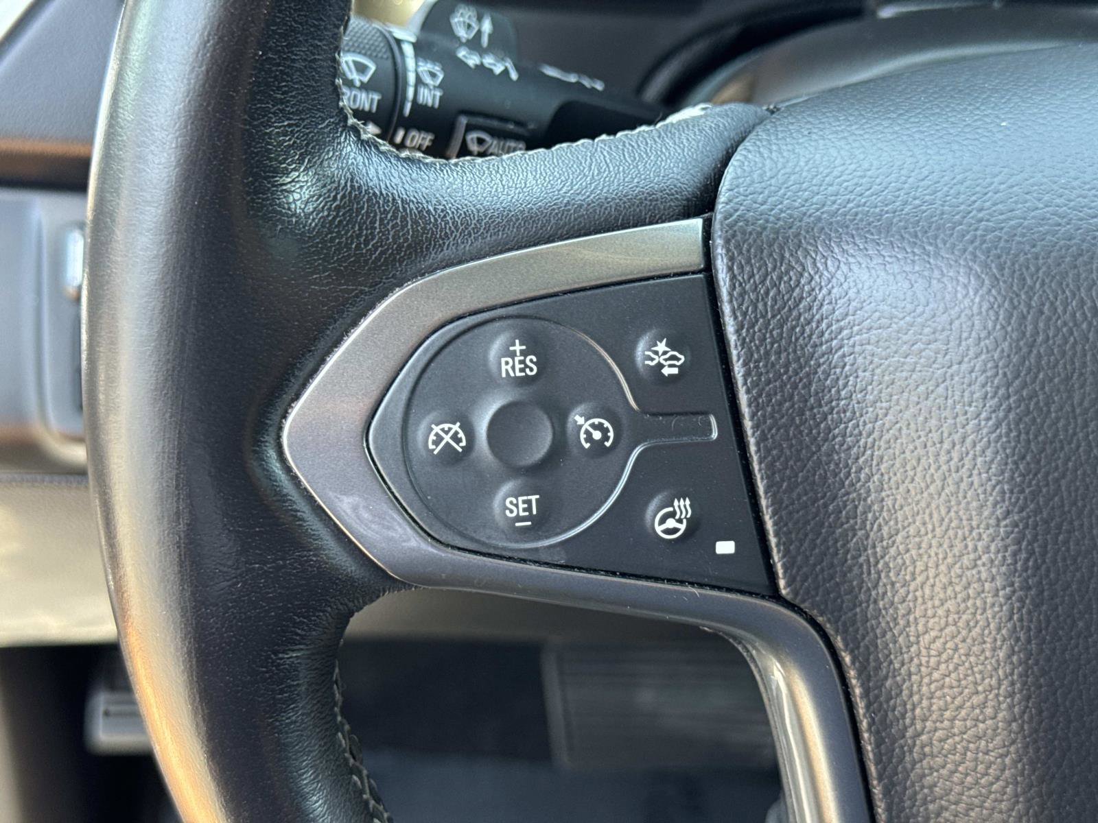 Used 2018 Chevrolet Suburban LT RWD image 11