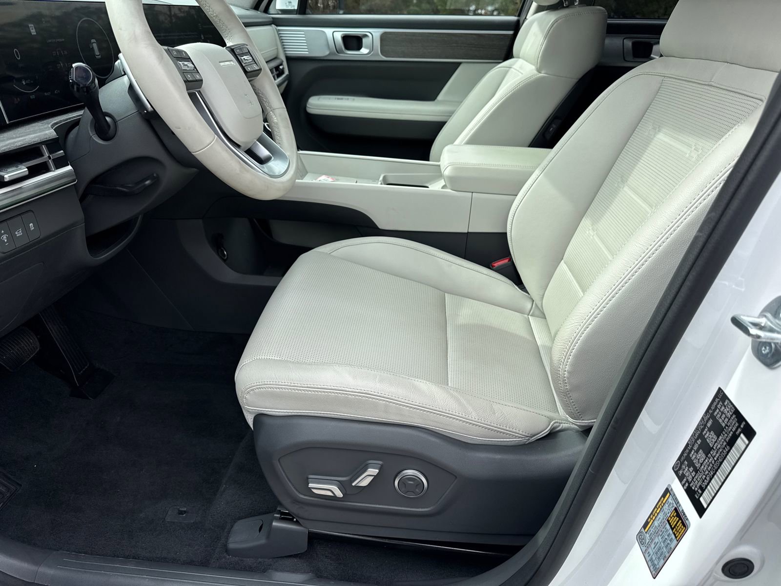 Used 2025 Hyundai Santa Fe Limited image 9