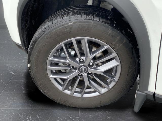 Used 2025 Nissan Rogue S image 27