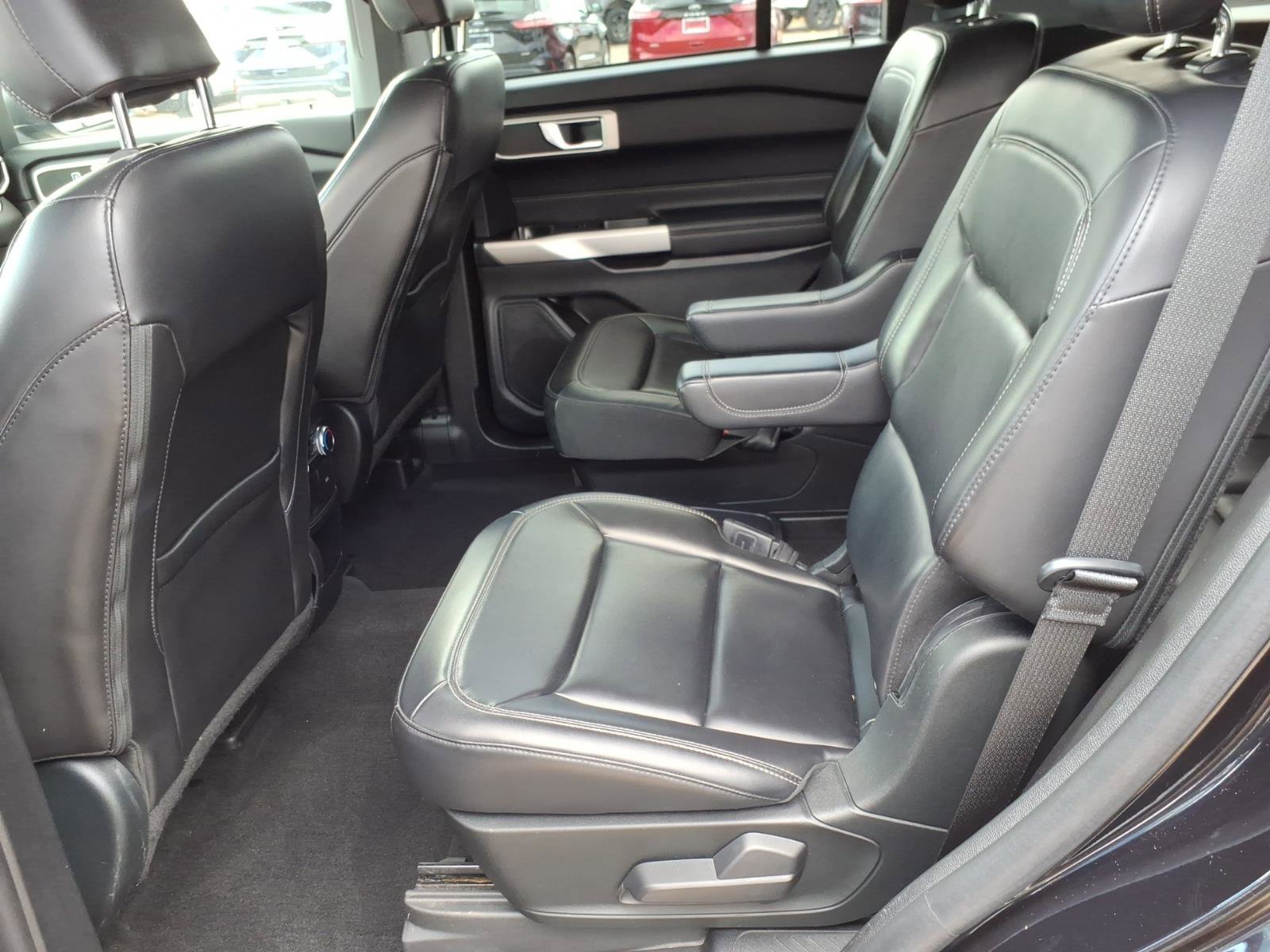 Used 2021 Ford Explorer XLT w/ Equipment Group 202A AWD/4WD image 13