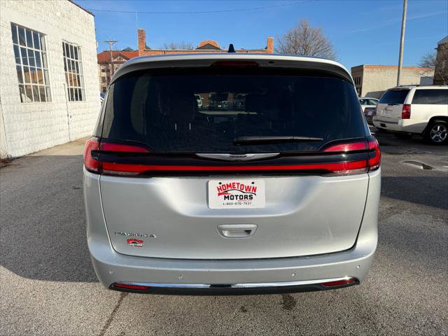 Certified 2024 Chrysler Pacifica Touring-L image 14