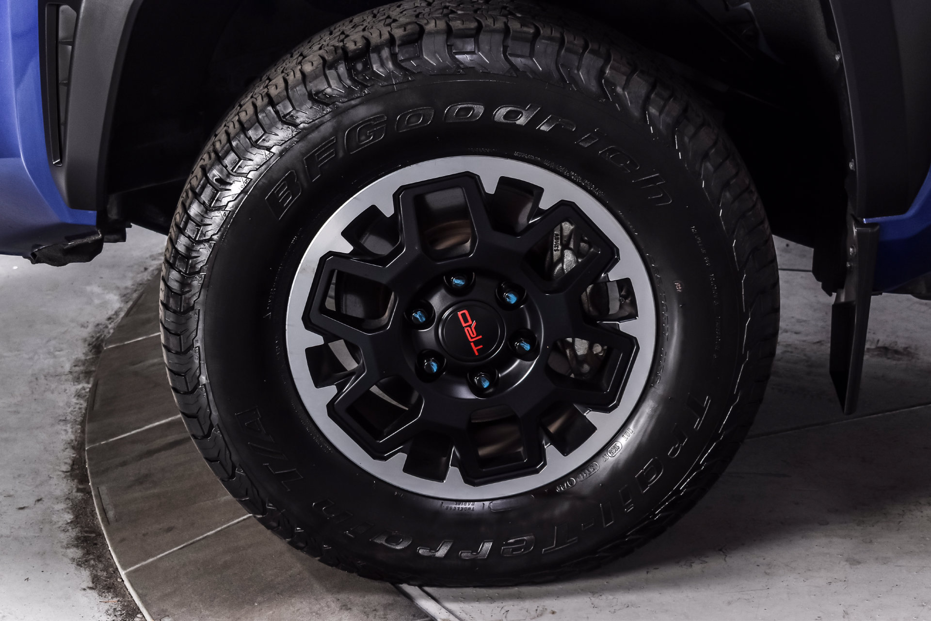 Used 2024 Toyota Tacoma TRD Off-Road AWD/4WD image 8