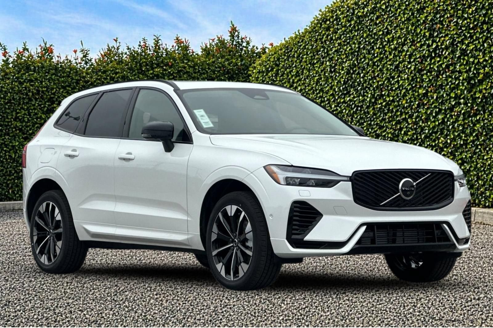 New 2026 Volvo XC60 T8 Plus w/ Climate Package PRO AWD/4WD image 8