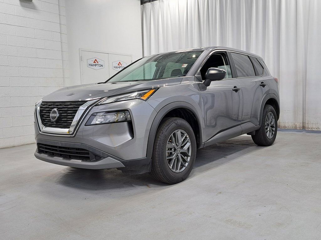 Used 2023 Nissan Rogue S image 2