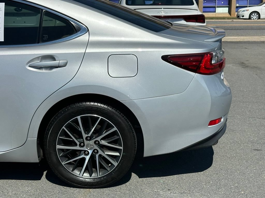 Used 2017 Lexus ES 350 w/ Luxury Package FWD image 42