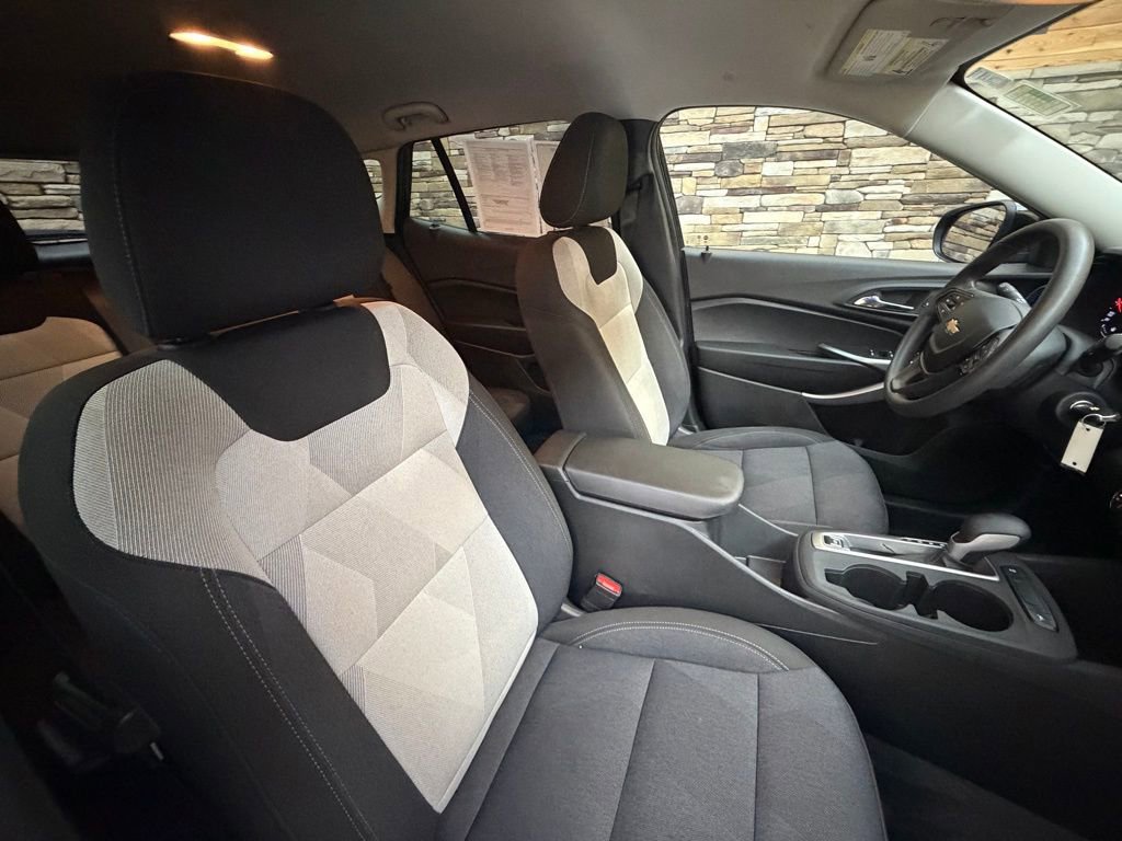 Used 2024 Chevrolet Trax LS w/ LS Convenience Package image 15
