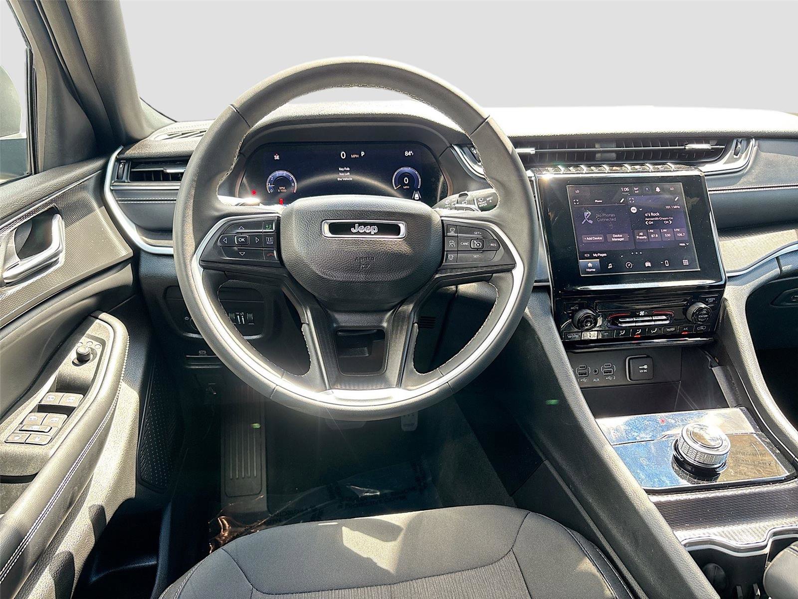 Used 2024 Jeep Grand Cherokee L Laredo image 25