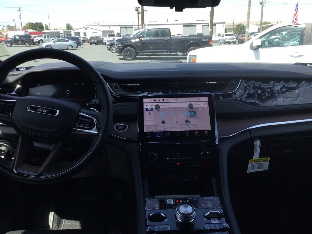 New 2023 Jeep Grand Cherokee Summit w/ Advanced Protech Group IV AWD/4WD image 15