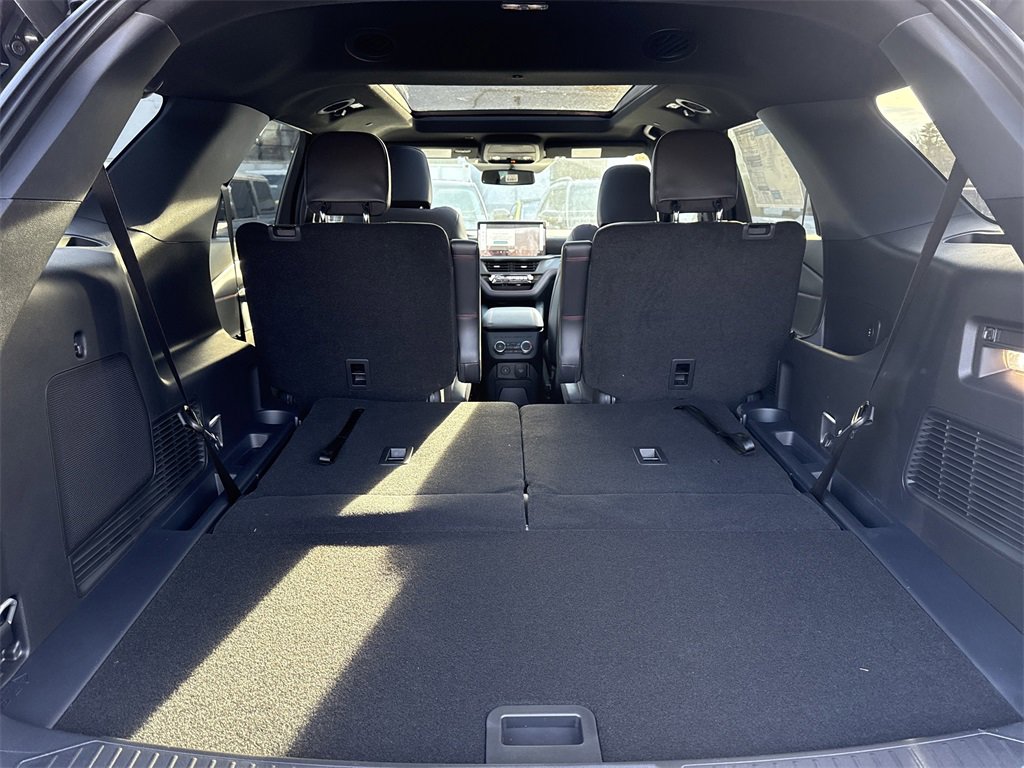 New 2026 Ford Explorer ST-Line w/ ST-Line Street Pack image 32