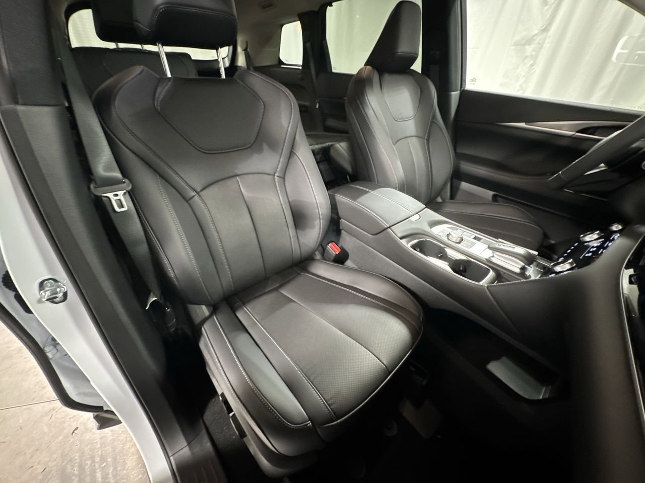New 2026 INFINITI QX60 Luxe w/ Cargo Package AWD/4WD image 36