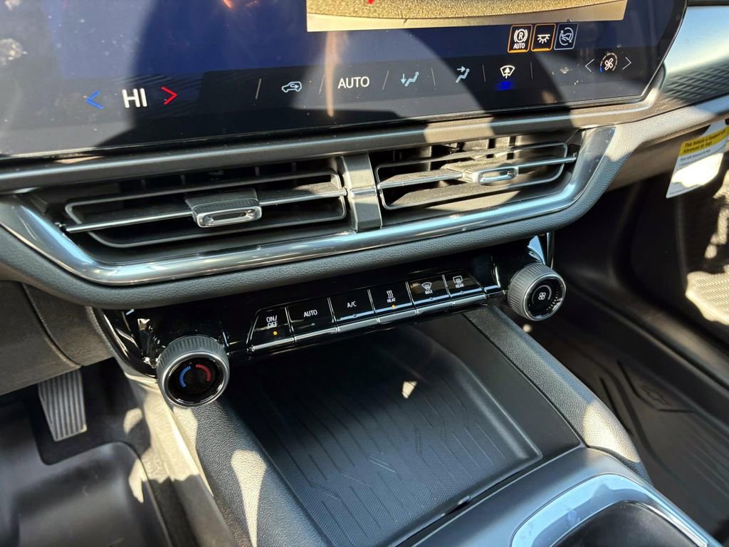 Used 2026 Chevrolet Equinox EV LT image 21