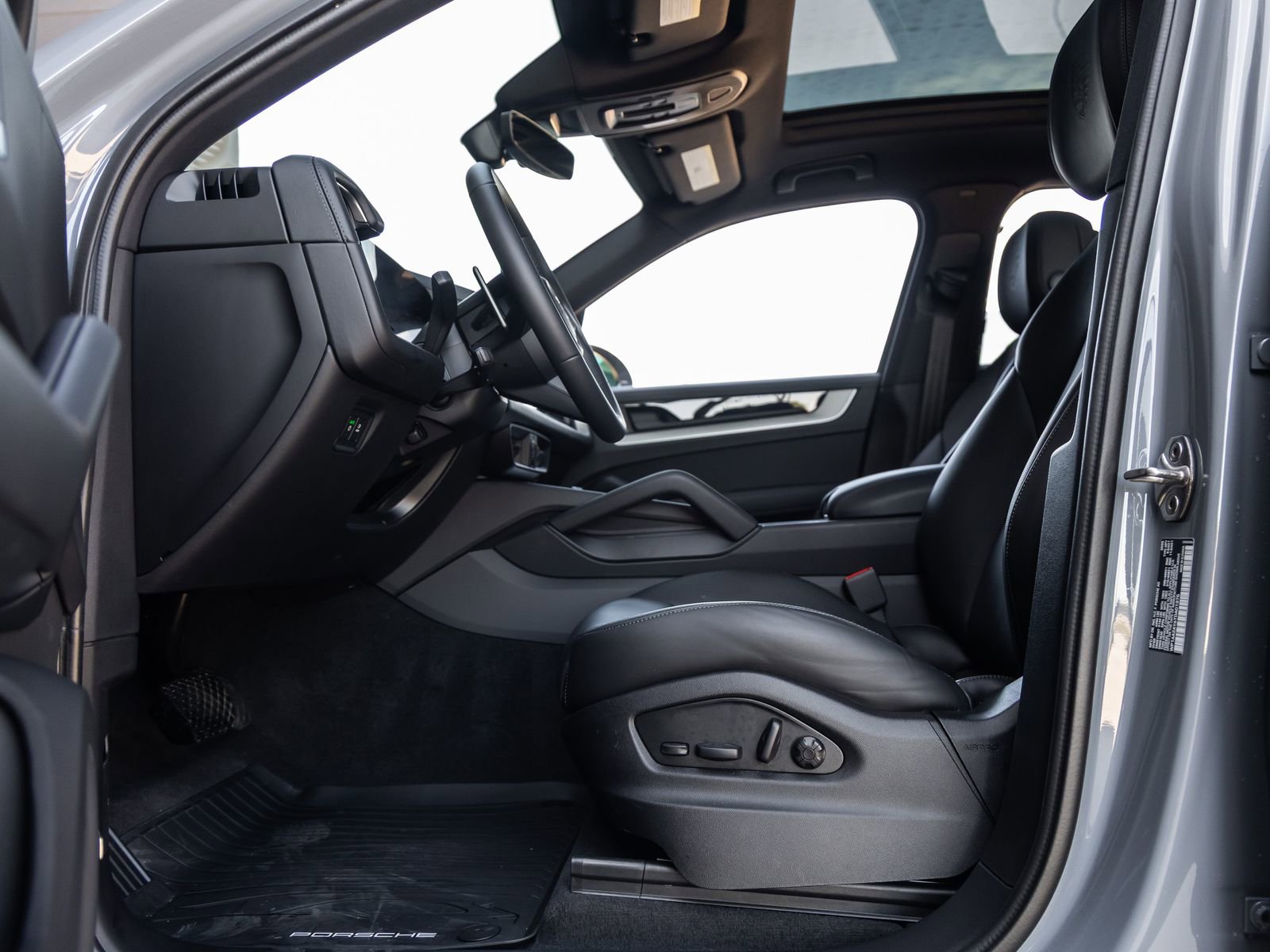 Certified 2026 Porsche Cayenne AWD/4WD image 25