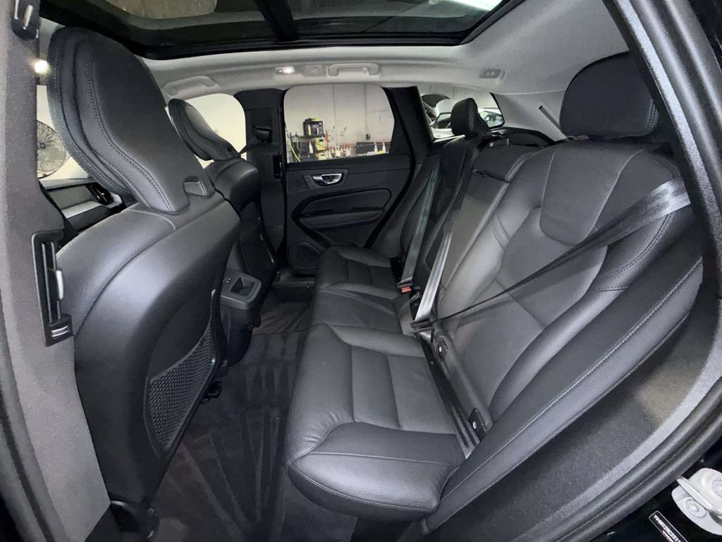 Used 2025 Volvo XC60 B5 Plus AWD/4WD image 19