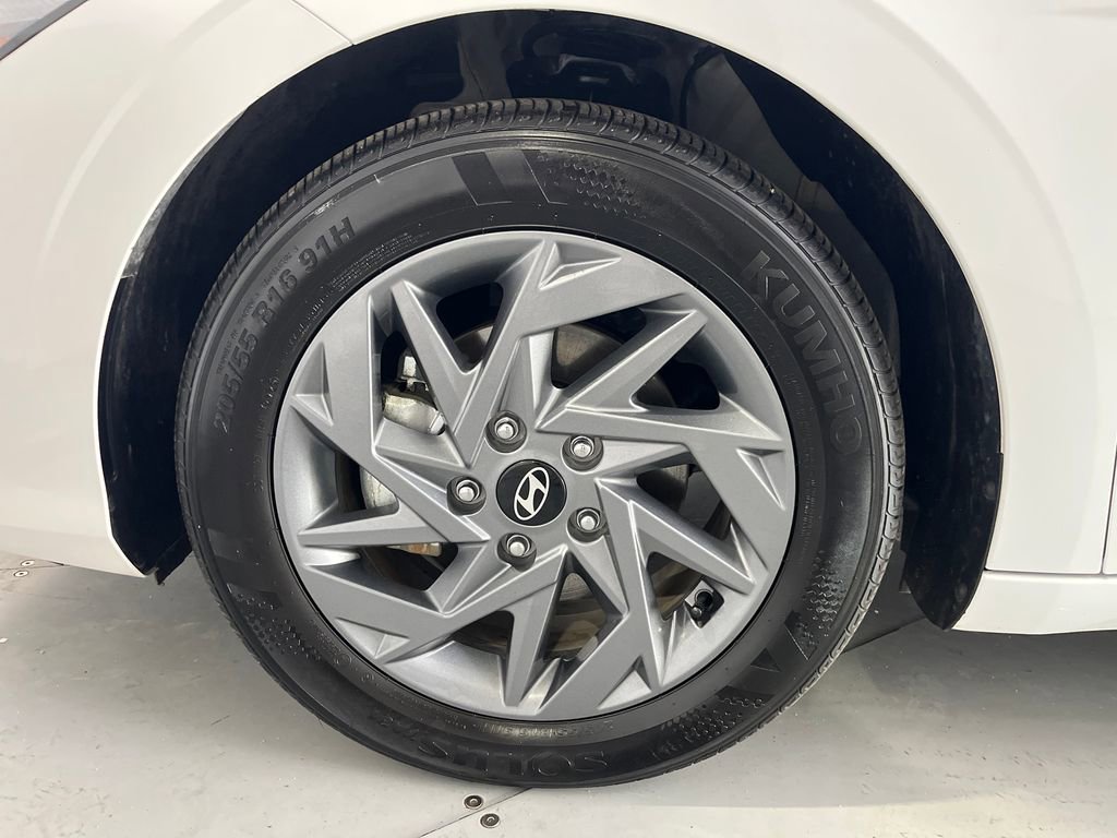 Used 2025 Hyundai Elantra Blue FWD image 14