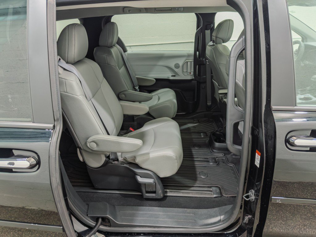 Used 2025 Toyota Sienna XLE AWD/4WD image 22