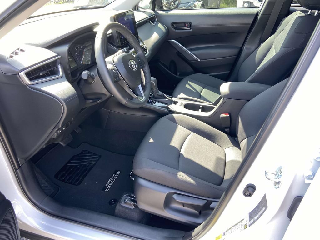 Used 2024 Toyota Corolla Cross LE w/ Moonroof Package FWD image 15