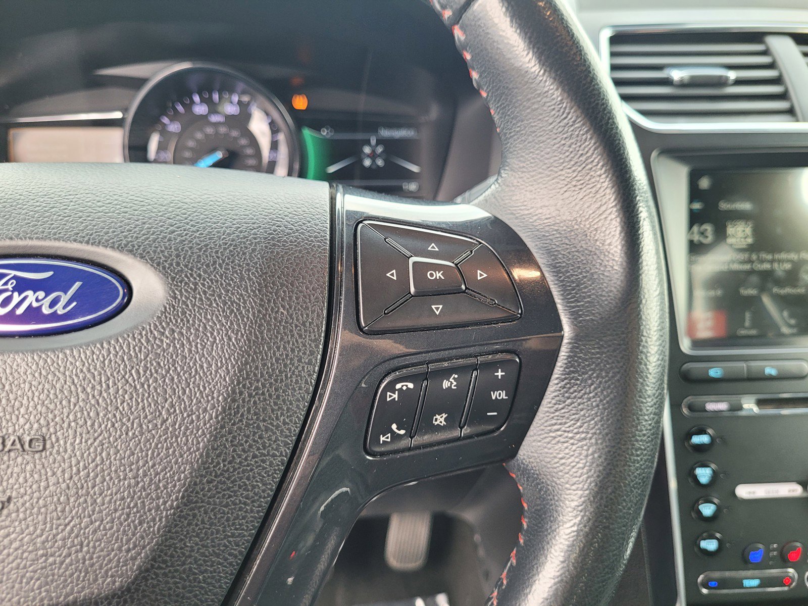 Used 2018 Ford Explorer Sport w/ Equipment Group 401A image 23