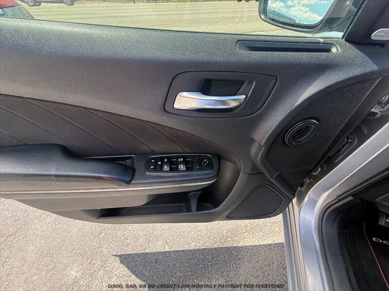 Used 2015 Dodge Charger SXT RWD image 19