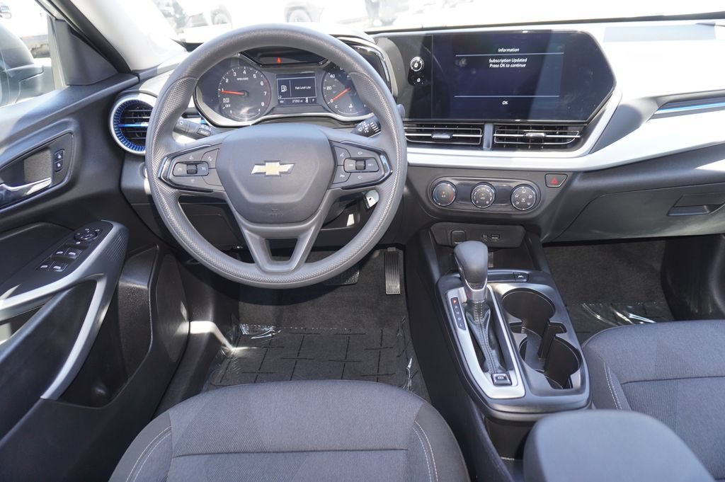 Used 2025 Chevrolet Trax LS FWD image 11
