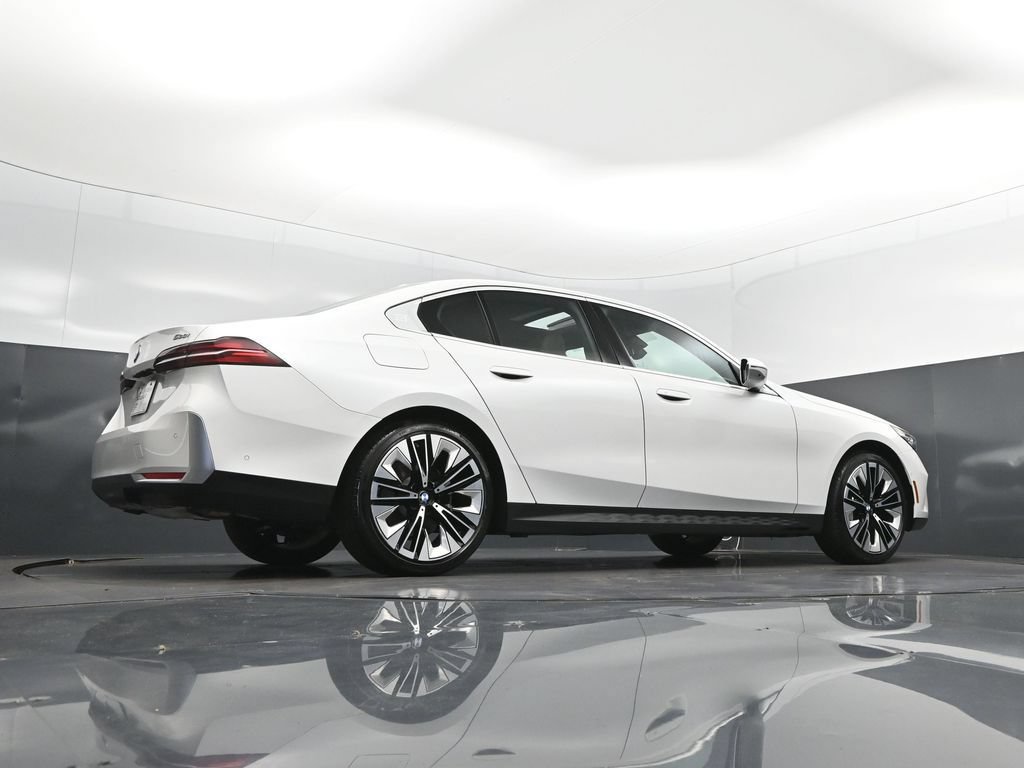 Certified 2026 BMW 530i RWD image 42