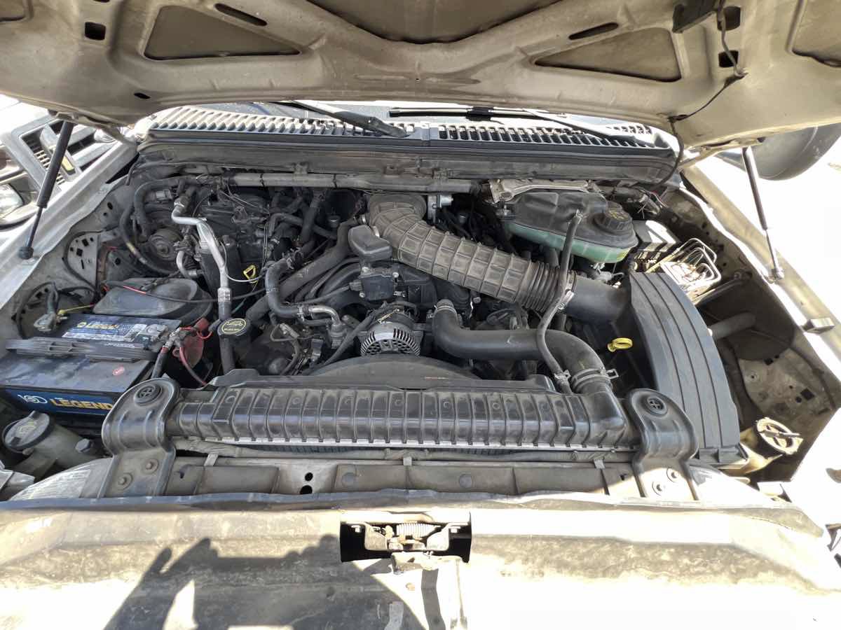 Used 2005 Ford F550 2WD Crew Cab Super Duty image 17
