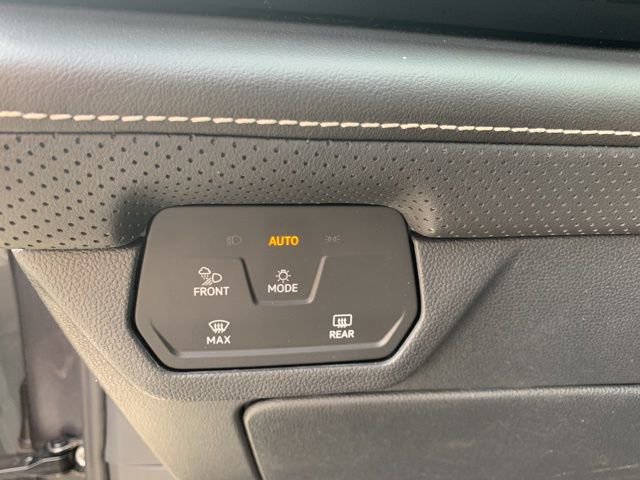 Used 2025 Volkswagen Atlas SE FWD image 23