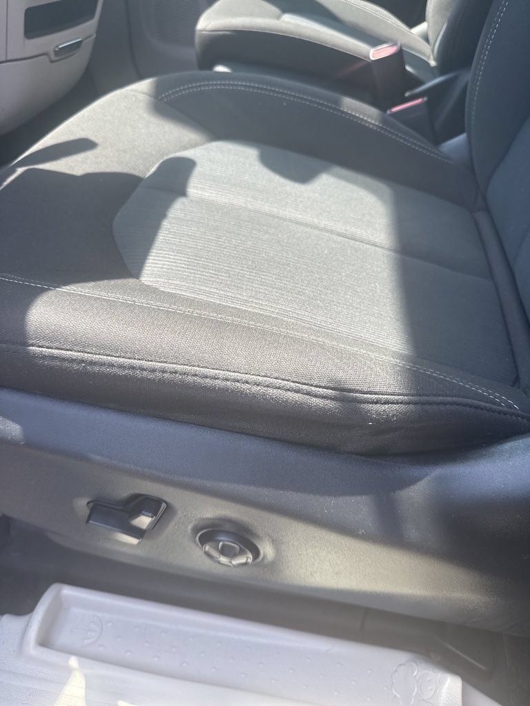 Used 2023 Chrysler Voyager LX FWD image 10