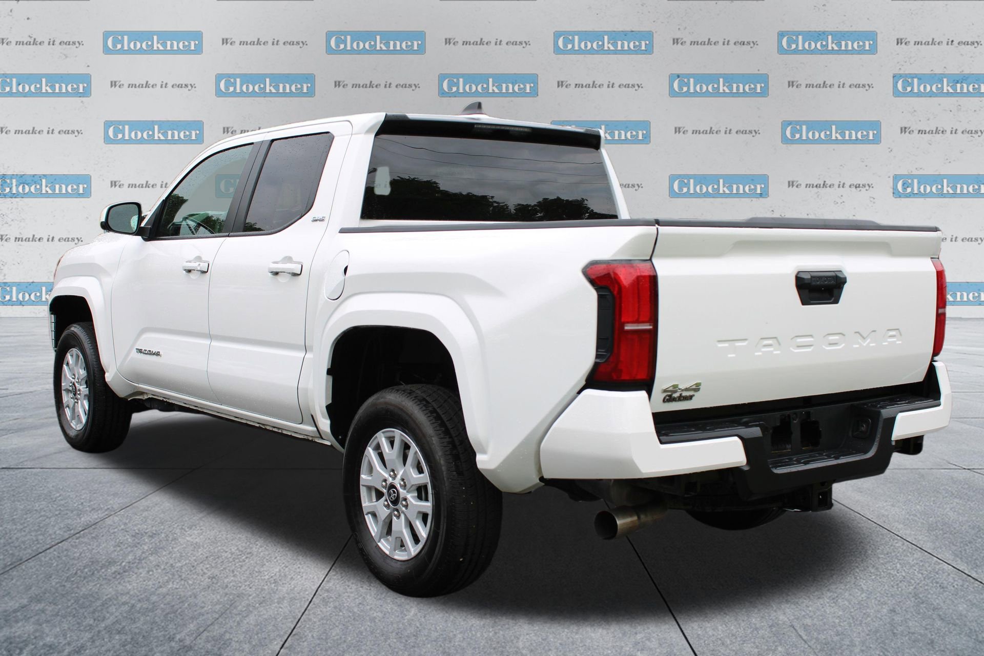 Used 2025 Toyota Tacoma SR5 AWD/4WD image 8
