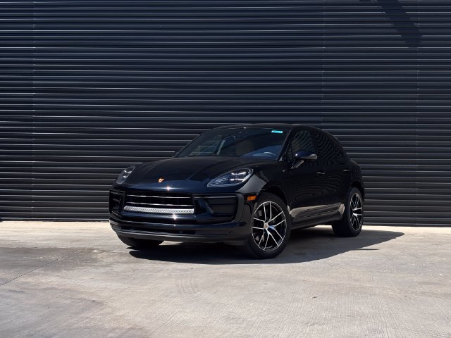 Certified 2022 Porsche Macan AWD/4WD image 1