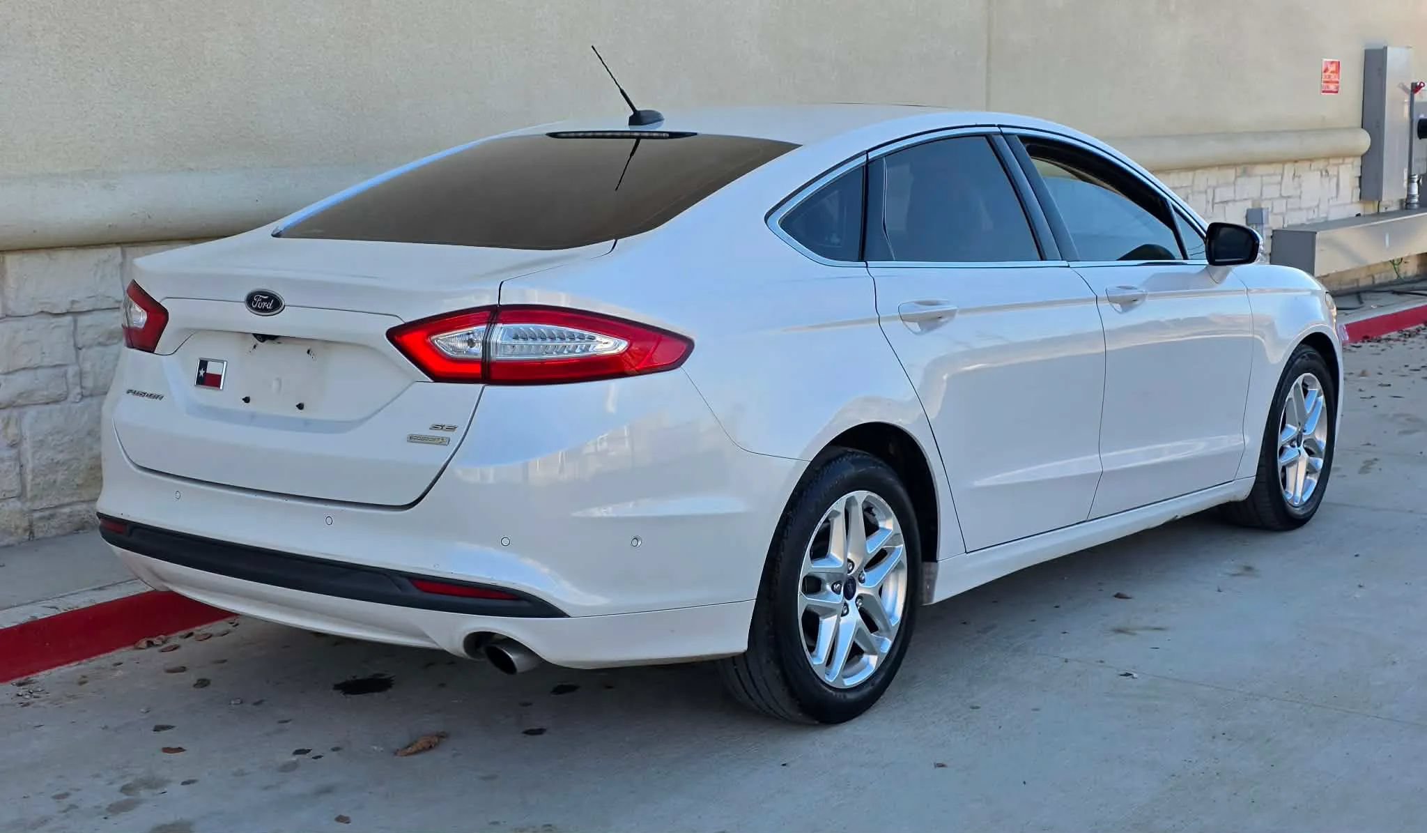 Used 2013 Ford Fusion SE FWD image 3