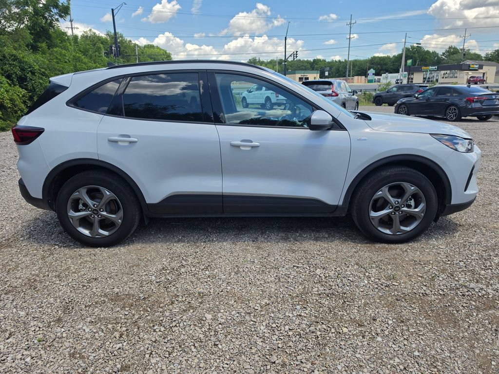 Used 2025 Ford Escape ST-Line Select AWD/4WD image 4