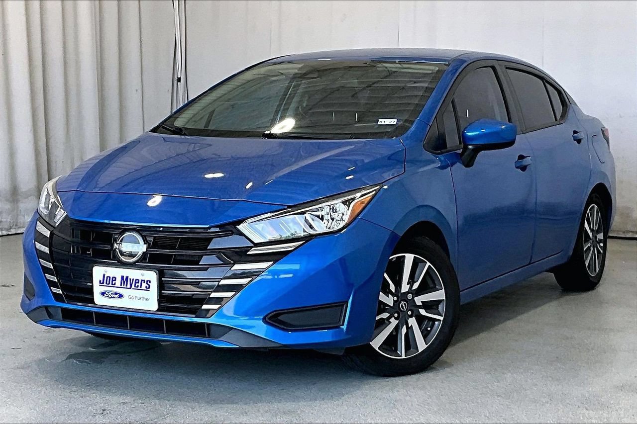 Used 2023 Nissan Versa SV FWD image 2