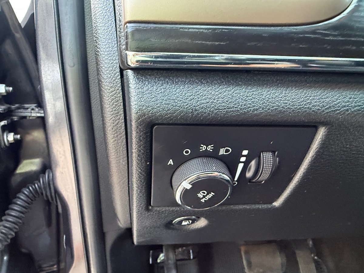 Used 2016 Jeep Grand Cherokee Summit AWD/4WD image 28