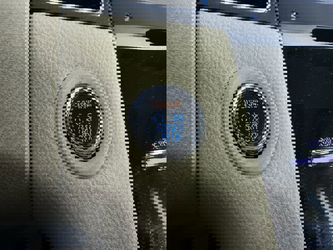 Used 2018 Ford Taurus Limited w/ Driver Assist Package image 8