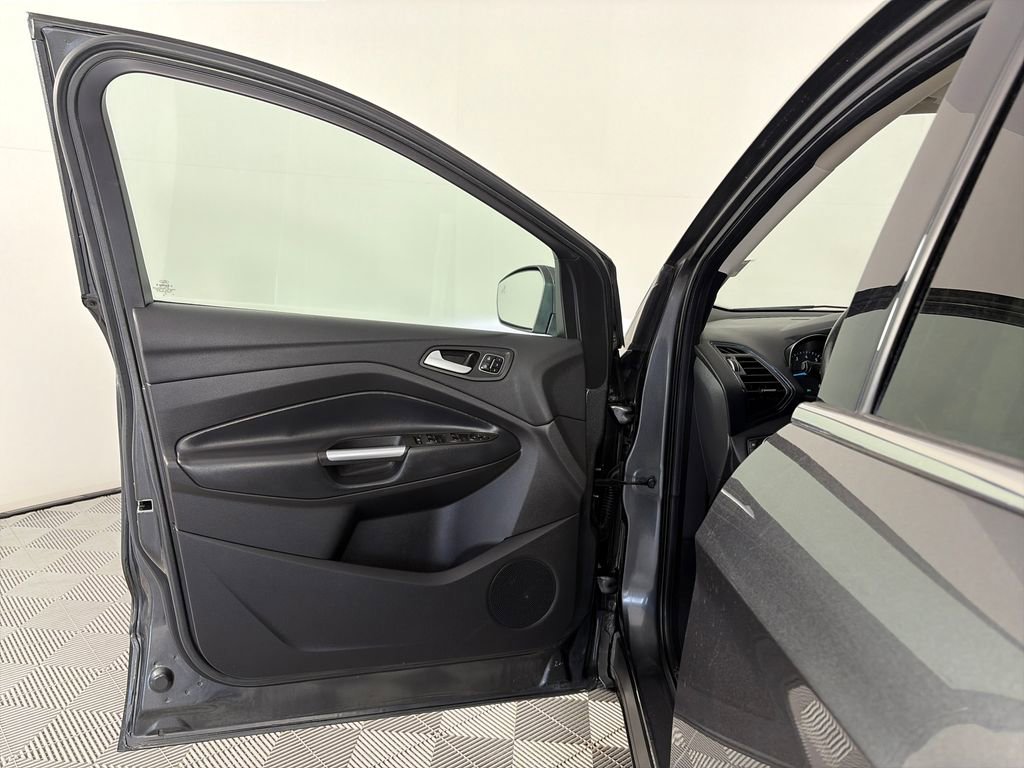 Certified 2019 Ford Escape Titanium AWD/4WD image 10